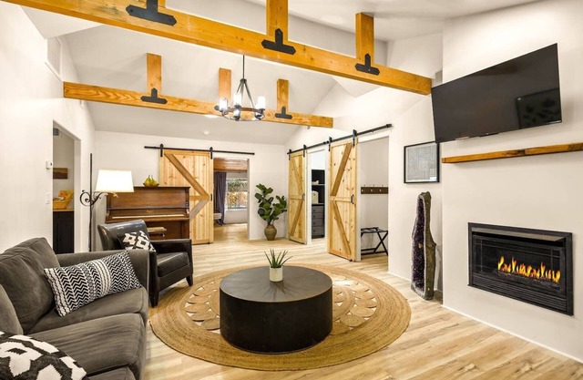 15% OFF April 18-21! 2 Homes, Upper Ojai Retreat W/Spa