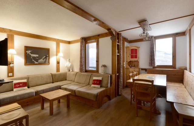 150m from resort center, 1st floor, balcony, tv, ski locker, 76m², Montchavin La Plagne