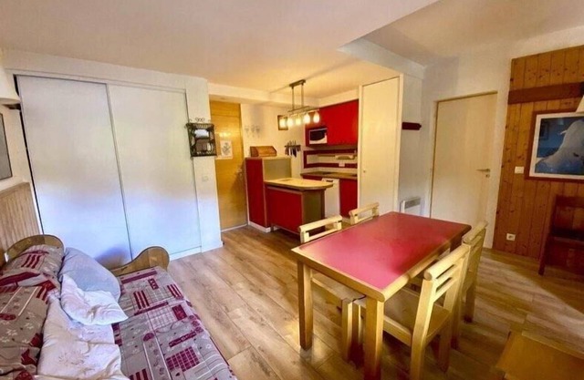 150m from shops, 1st floor, view ski slopes, swimming pool, balcony, tv, ski locker, 43m², La Plagne