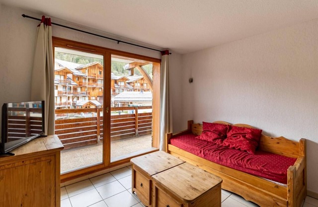 150m from ski slopes, 4th floor, view resort, fitness, balcony, tv, ski locker, 33m², Les Orres