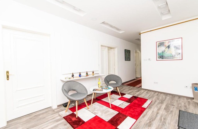 150sqm Apartment with 4 units! GREAT FOR GROUPS