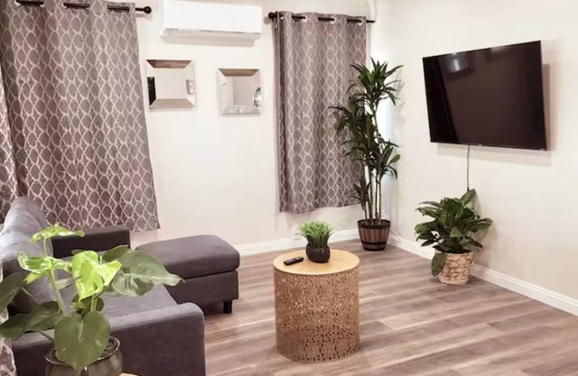 1519-Prime location 2-bedroom, 1-bath a King-sized bed and a private entrance!