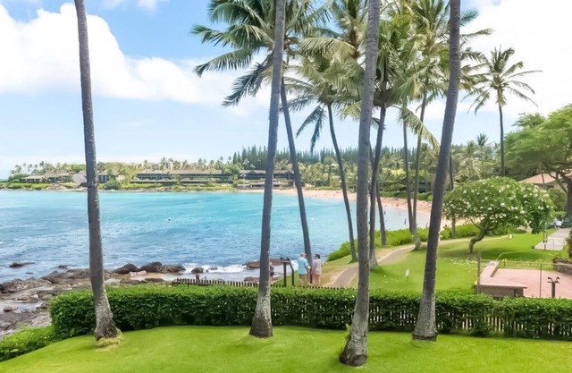 158 Ten Star Reviews out of 158, AMAZING, Maui Magic, A206 with AC, BEACHFRONT