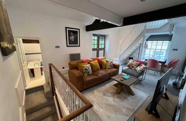 15A Bollington, Cheshire Village, balcony, log burner, walks, dogs