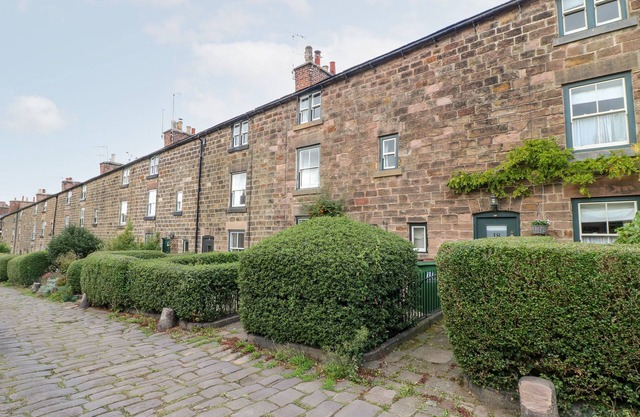 16 LONG ROW, family friendly, character holiday cottage in Belper