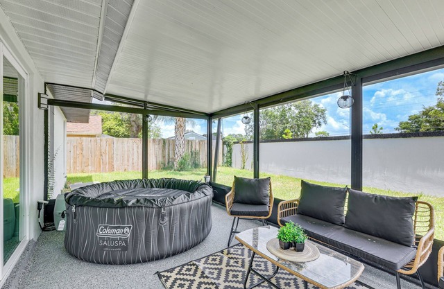 16 Mi to Downtown Tampa: Home w/Hot Tub!