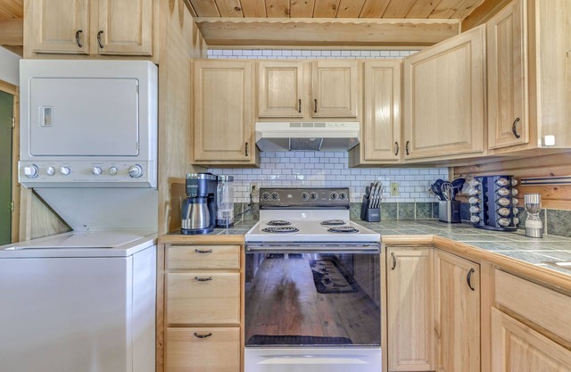 16 Mi to Ski Apache: Ruidoso Cabin Rental