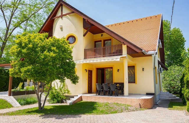 160 m² Apartment ∙ 4 bedrooms ∙ 10 guests