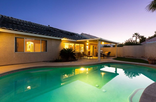 *1600 Sq Ft 3 Bed 2 Bath 1 Story Private Pool