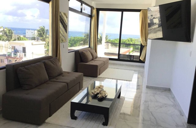 1600 Sq Ft Luxury Penthouse Oceanview Fast WIFI, Golf Cart Help & Breakfast