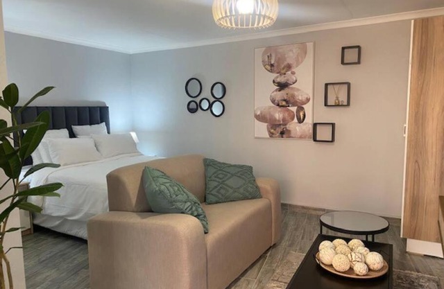 163 on Bez, Apartment 9