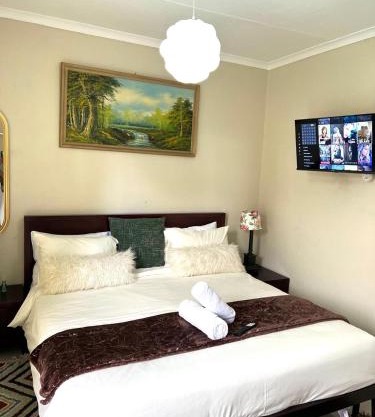 17 Byvanger Luxury Home Deluxe King Suite Room 3