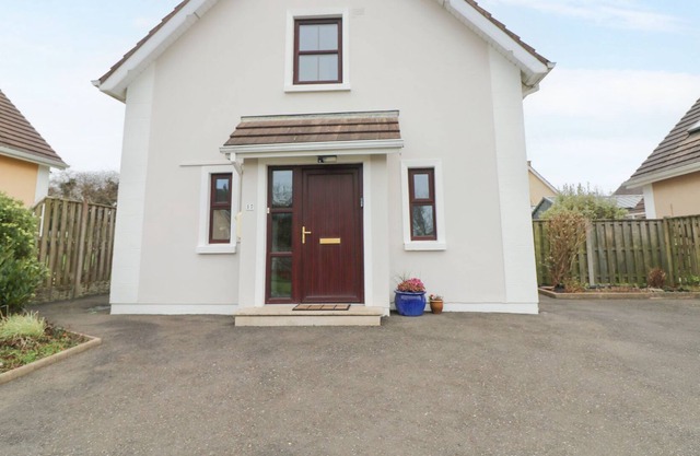 17 THE CLOVERS, pet friendly in Fethard-On-Sea, County Wexford
