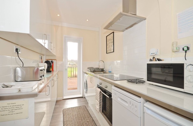 17 Tollgate Cottages,Seaview