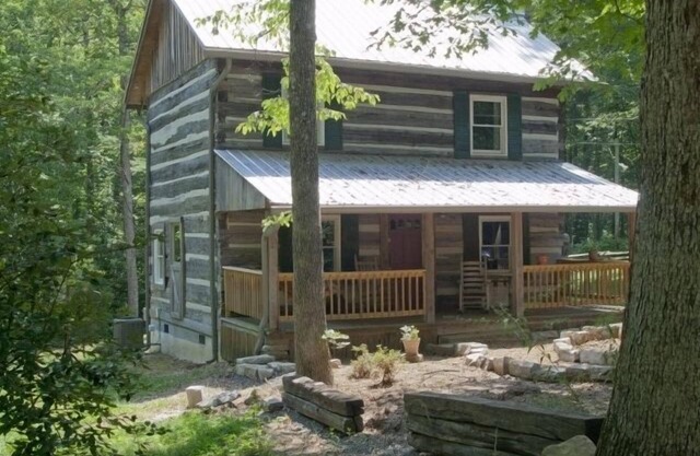 1790 Era Original Log Cabin in beautiful East Tennessee - Samuel Harned Cabin