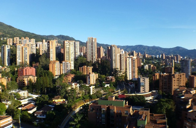 ★17th Floor★Coolest building in Medellin★RoofTop Pool/Jacuzzi/Gym★Amazing Views★