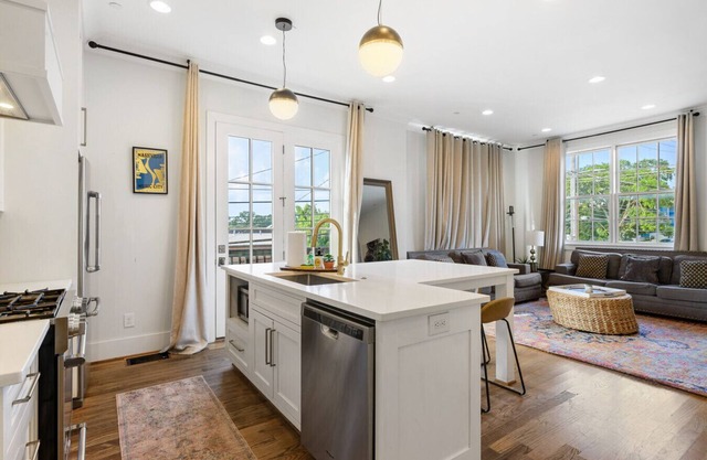 18 Bed Downtown View Walk To Broadway