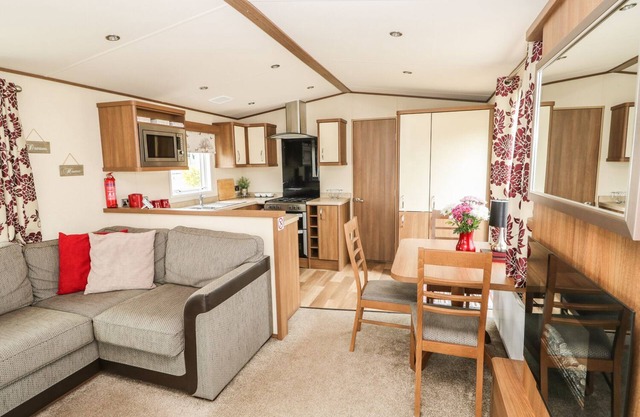 18 LAKE VIEW, with a garden in Cawston