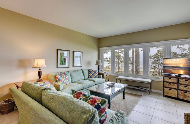 1833 Beachside Tennis - Views of the Calibogue Sound!
