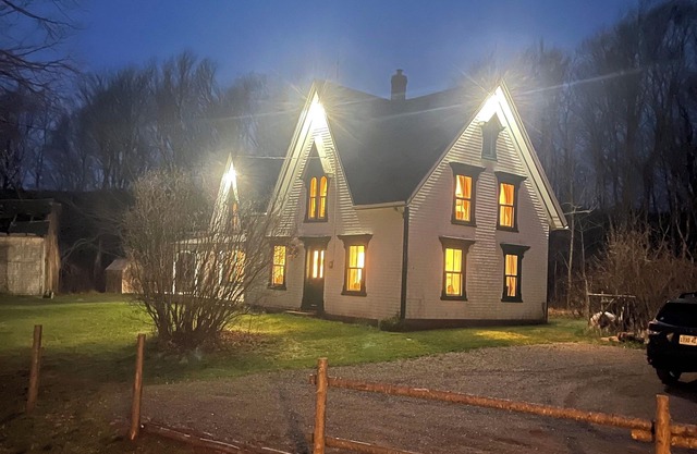 1841 Authentic Victorian Farmhouse Located in the heart of Prince Edward Island