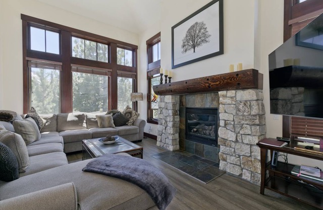 185 m² Condo ∙ 3 bedrooms ∙ 10 guests