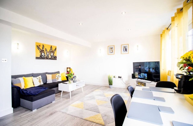 18CB Apartment 2 Bedroom Sleeps 4 Long Stay Disc