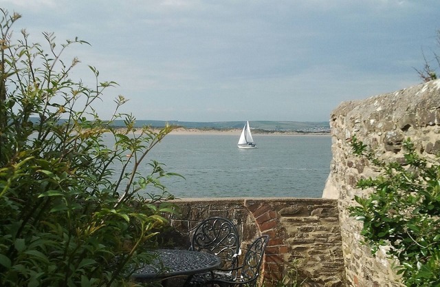 18th Century Cottage On Waterfront, Panoramic Sea Views, Courtyard Garden