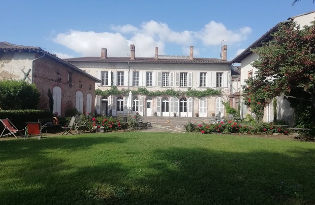 18th century manor house with swimming pool 15 minutes from Toulouse towards Carcassonne