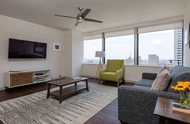 18th FL Stylish CozySuites w/pool, gym #1