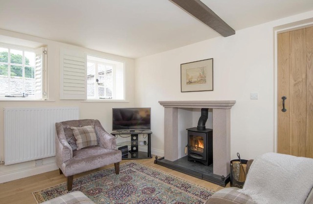 19 Lowther Village - UKC1921