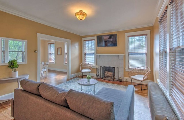 1903a (Main) · Beautiful Bungalow Stones throw from Cooper Young