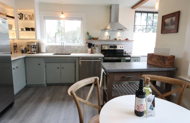 1912 Historic Ballard Craftsmann5 Bed 2 Bath Yard Parking