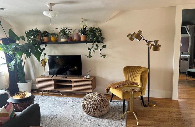 1912 Mansion Loft | Timeless Design, Modern Touches, Comfort
