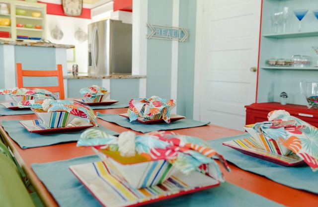 1913 Coastal Cottage-1 Block to BEACH! Private backyard-Pet friendly-FREE WIFI!