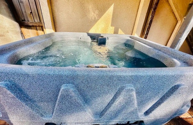 1920s Cottage Downtown, Ybor with Hot Tub!