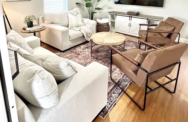 “1933” Sleeps 6, King Beds, Spacious, 5 min walk to downtown Mt. Dora