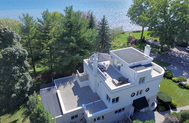 1938 Art Deco Waterfront Apt w Rooftop Terrace, BBQ & Lakeview