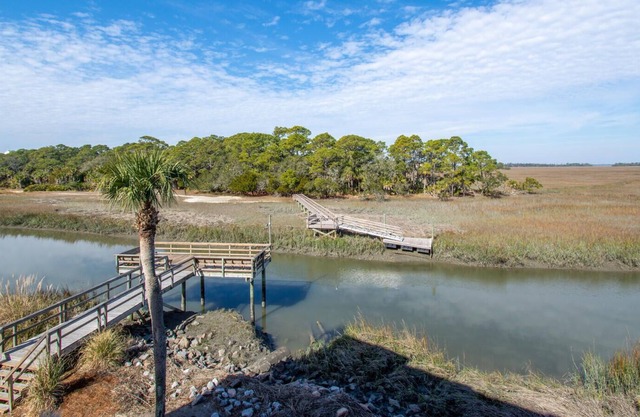 194 Beach Club Villa Beautiful Condo w/ Views of Marsh, Creek & Canal
