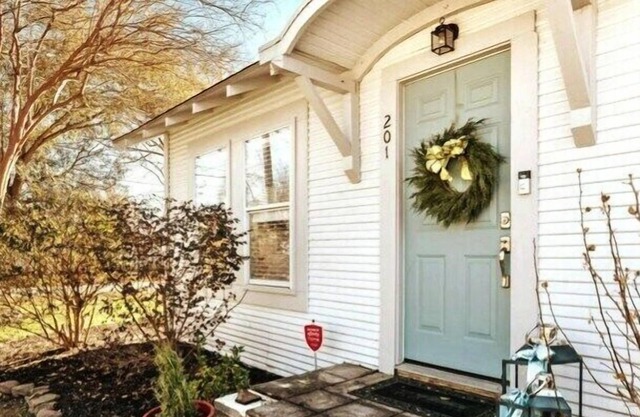 1955 Historic Downtown Bungalow