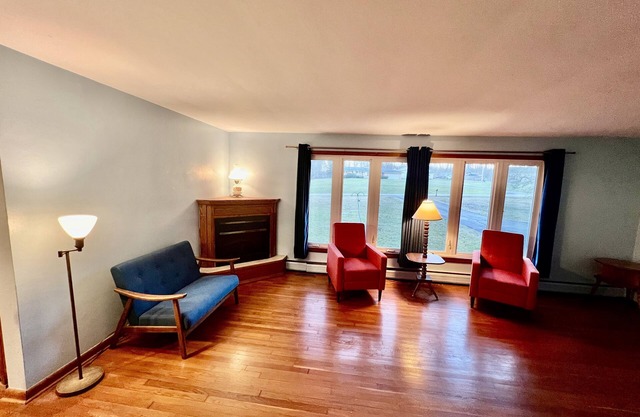 1959 Mid-Century Retro Home on 5 acres