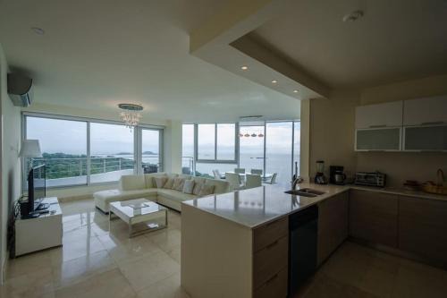 19L Breathtaking Oceanview Playa Bonita Resort