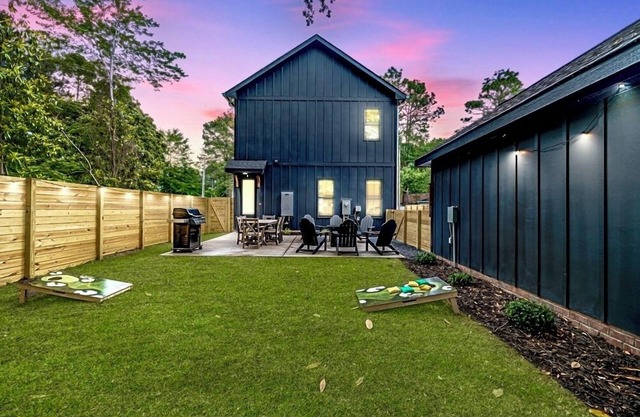 19th Hole - Downtown, Park, Pickleball, Sim Access