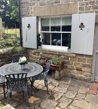 1A River Cottage, Baslow