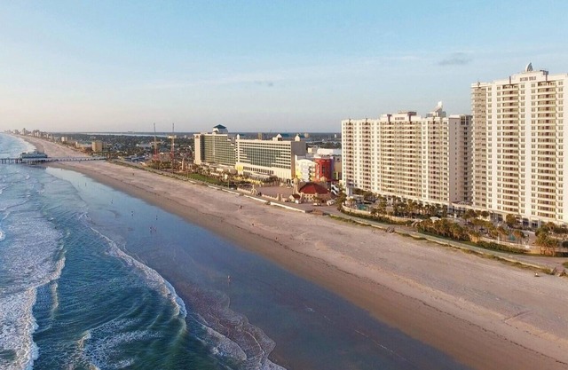 1BD/Daytona - Oceanfront Resort w/Pools, Nearby Attractions and Popular Beaches!
