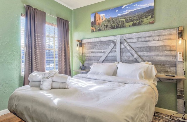 1BD Suite Close to Red Rocks Dogs Welcome!