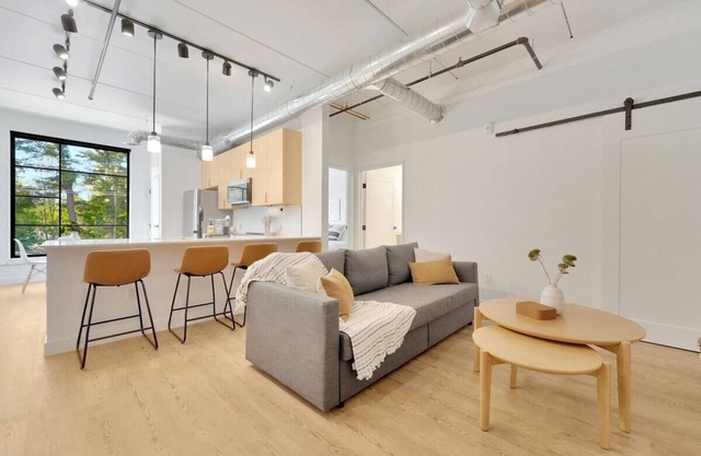 1Bed/1Bath Eastide One Condo Unit 331