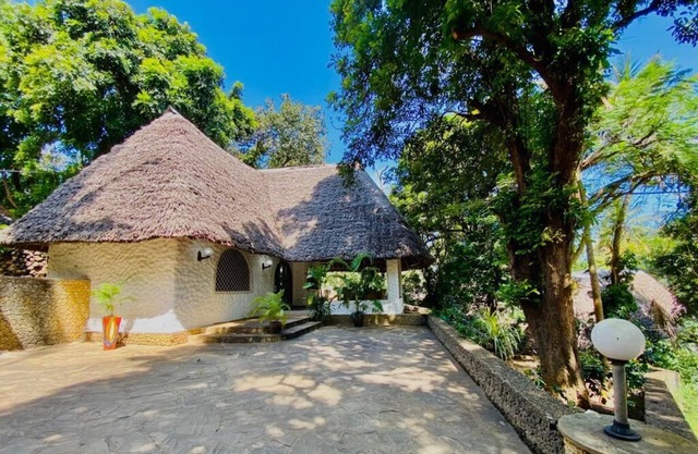 1bedroom oceanfront furnished villa. Very Serene and epic for a magical stay.