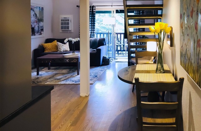 1BR/1BR Loft in ❤️ of Park City w/Private Deck! ❄