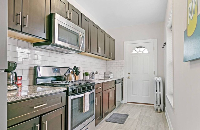 1BR Apartment in Rogers Park with King Bed