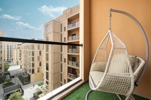 1BR Apartment With Balcony - 9 Mins to Sharjah Airport - Balcony Breeze